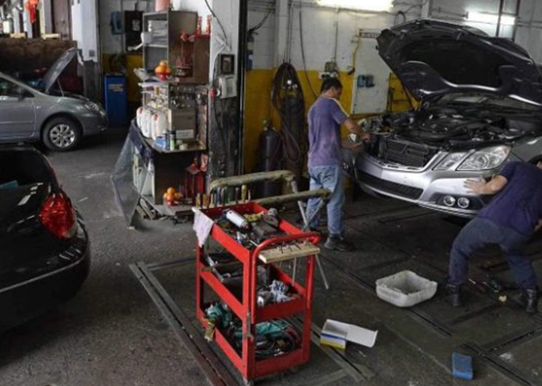 Olajfogó karbantartás járműszervizekben.